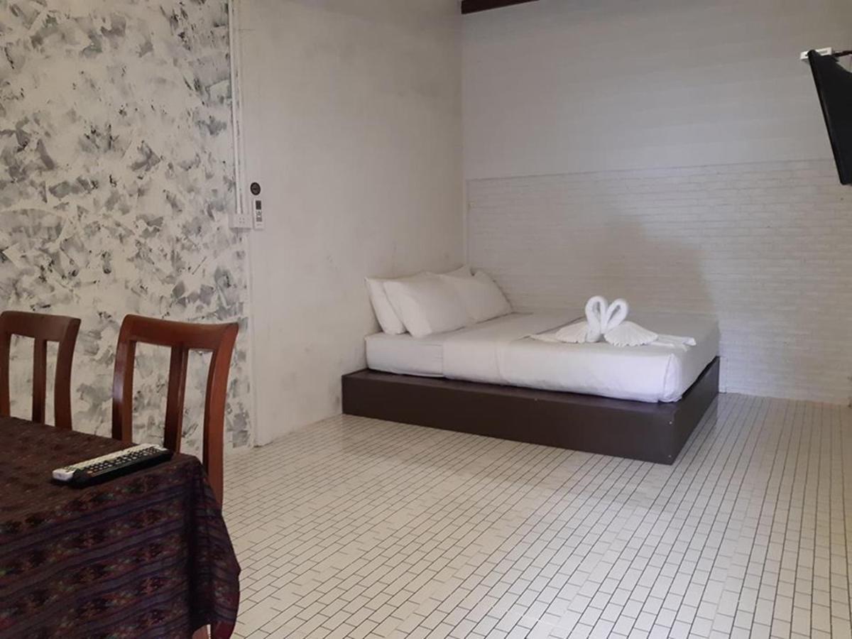 Ferienwohnung Baanchompooamphawa Exterior foto