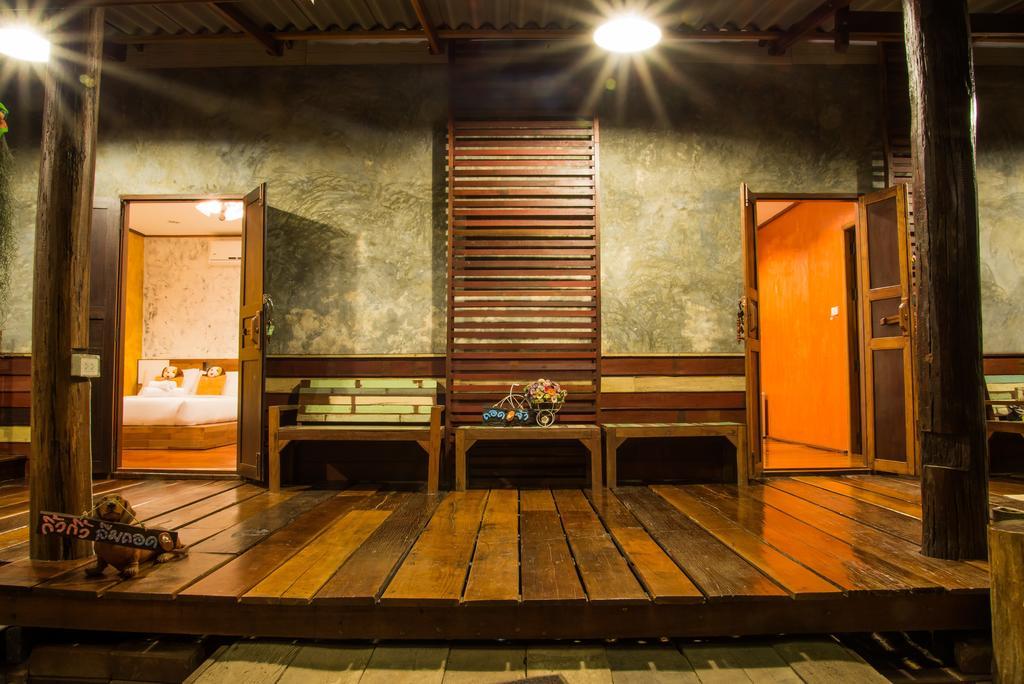Ferienwohnung Baanchompooamphawa Zimmer foto