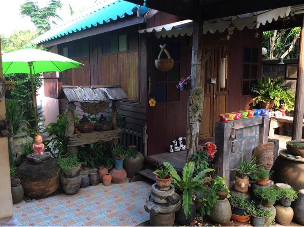 Ferienwohnung Baanchompooamphawa Exterior foto